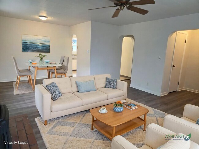 Foto del edificio - Charming three bedroom/one bath Medford Home | Available Now!