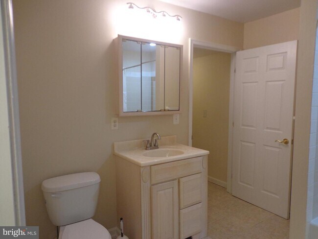 Building Photo - 47307 Willow Wood Dr