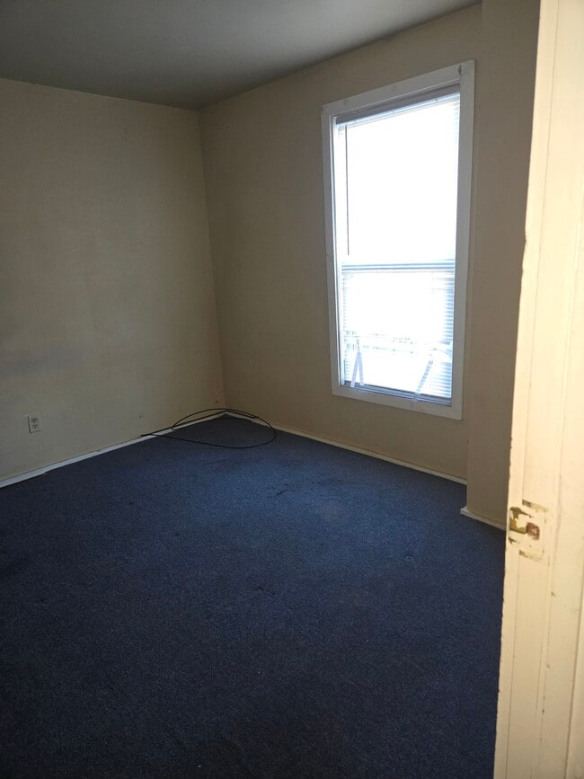 Building Photo - 150 Forest Ave