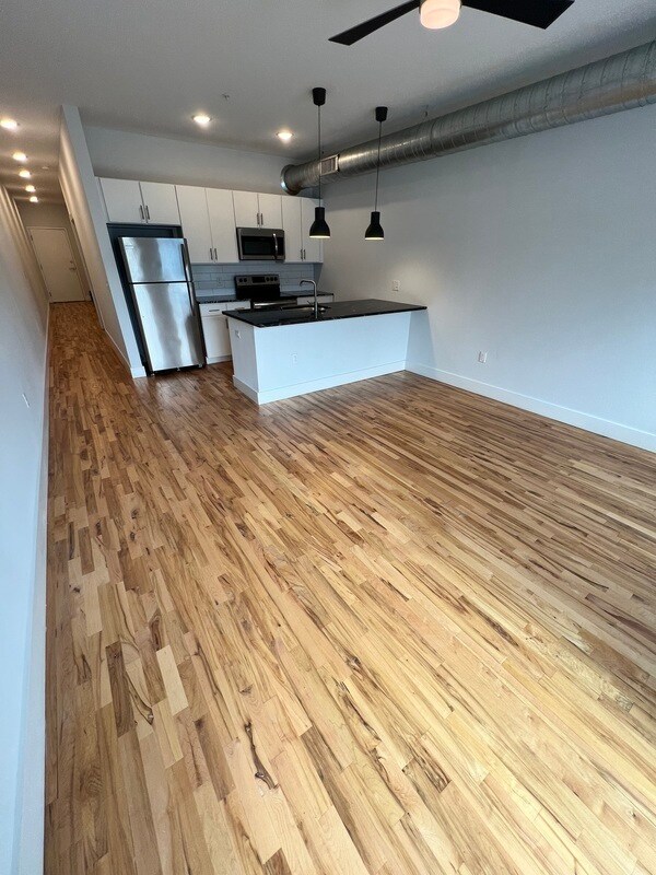 Photo - 806 W Cary St Apartment