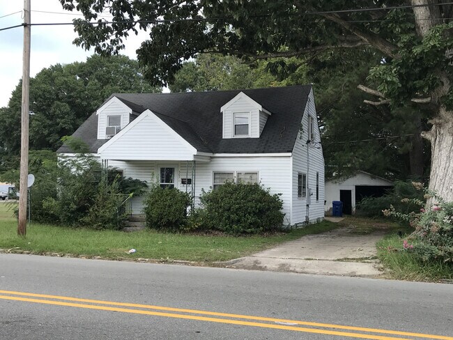 Building Photo - 307 E Anderson St