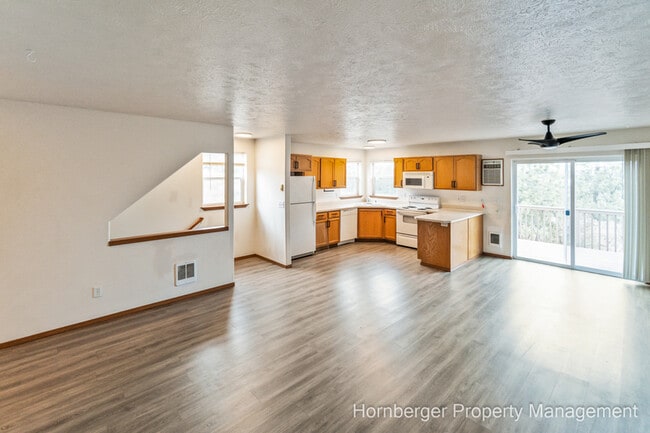 Building Photo - 1605 E Hartson Ave