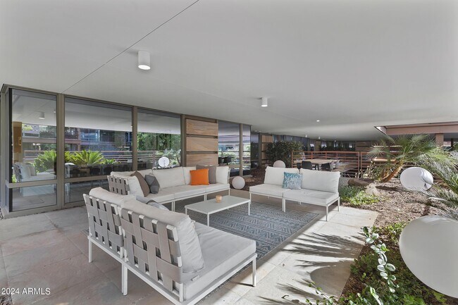 Building Photo - 7167 E Rancho Vista Dr