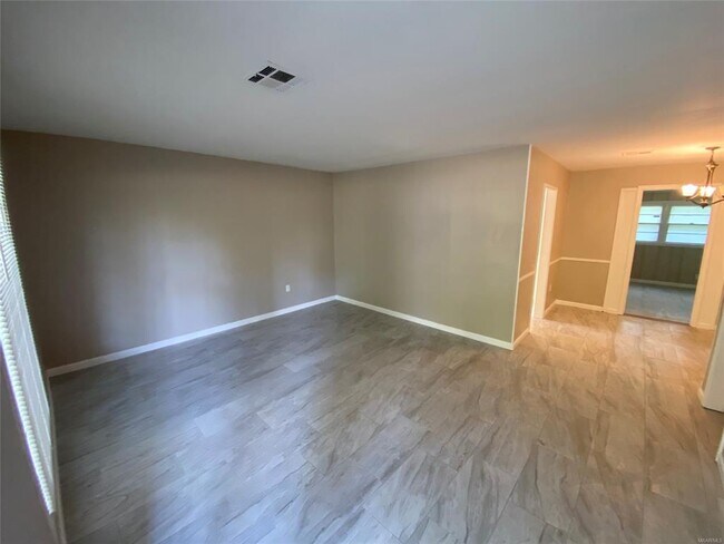 Foto del edificio - 3540 Farwood Dr