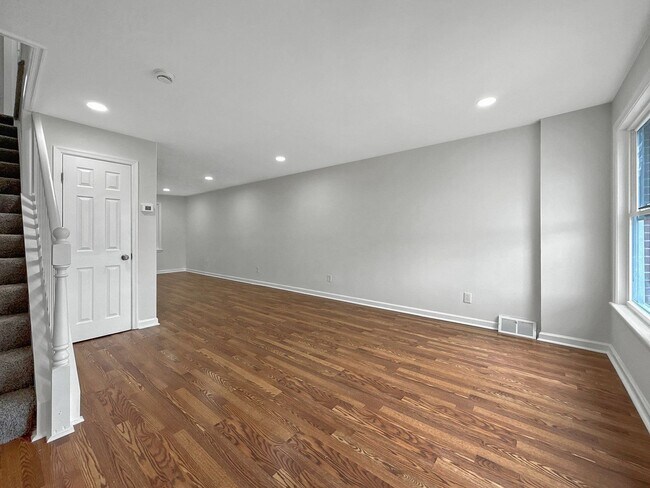 Foto del edificio - Spacious 3BR Home with Finished Basement & Flex Space