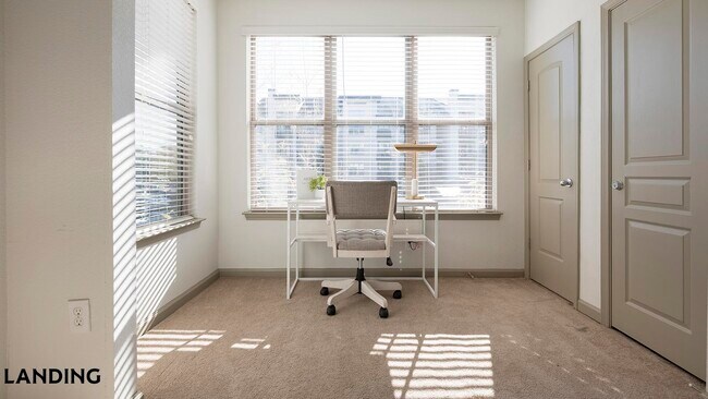 Foto del edificio - 10051 Perimeter Station Dr