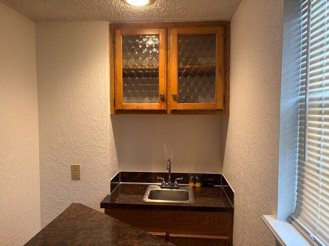 Building Photo - 4005 N Garrison Ave