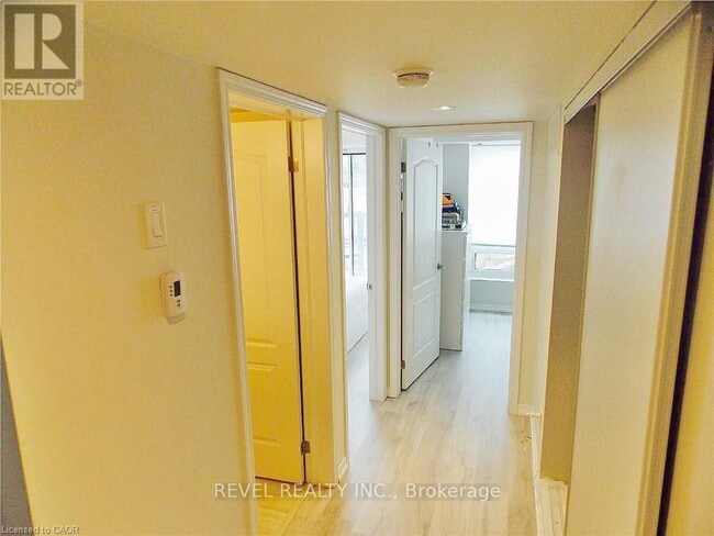 Building Photo - 7 Applewood Ln