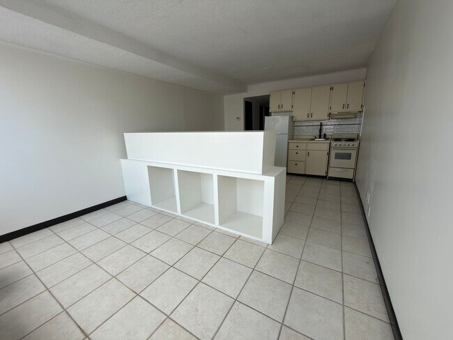 Foto del edificio - University Towers- Studio Apartment- Available for FALL 2026!