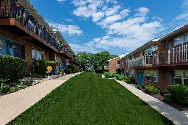 Foto del edificio - Raritan Crossing Apartment Homes