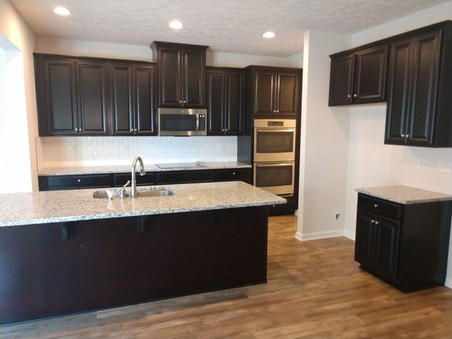 Building Photo - 2047 Bridgewater Ln