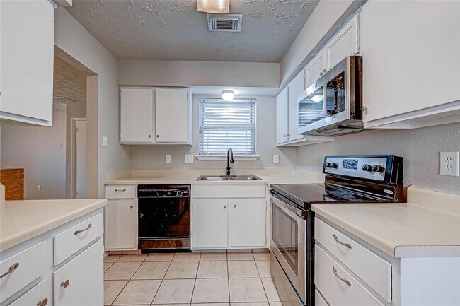 Building Photo - 24130 Silversmith Ln
