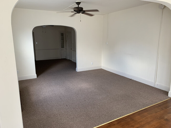 Building Photo - 422 S Maple Avenue (Downstairs)