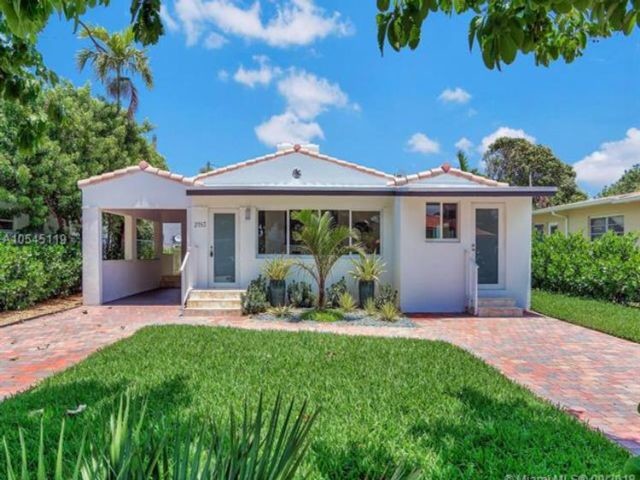 Primary Photo - 2138 Bay Dr