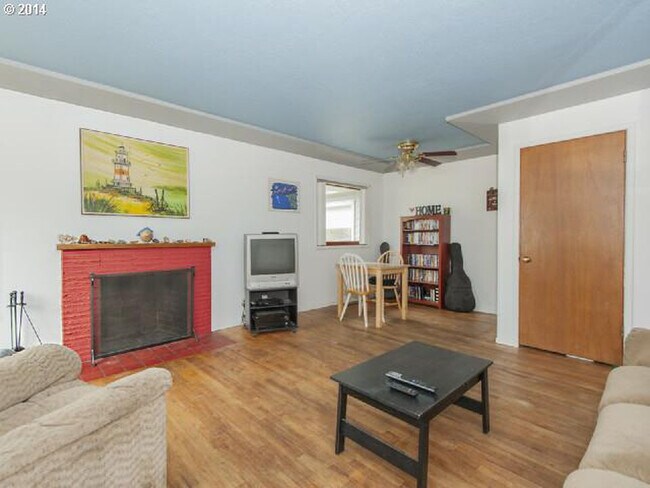 Foto del edificio - Newly Refreshed Powellhurst 3 Bedroom Ranc...