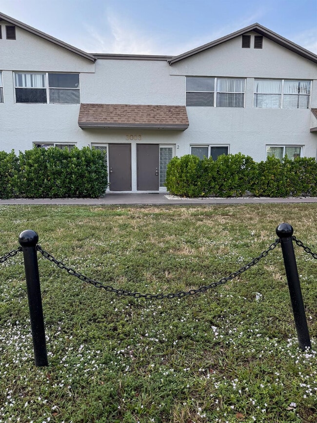 Building Photo - 3003 NW 5th Terrace