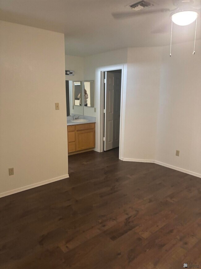 Foto del edificio - 2605 W 12th Pl