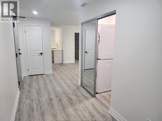 Photo du bâtiment - 3320 Stella Crescent