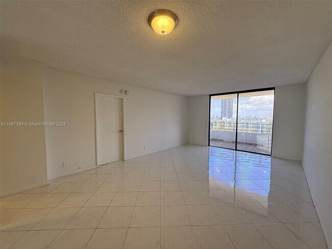 Foto del edificio - 500 Three Islands Boulevard