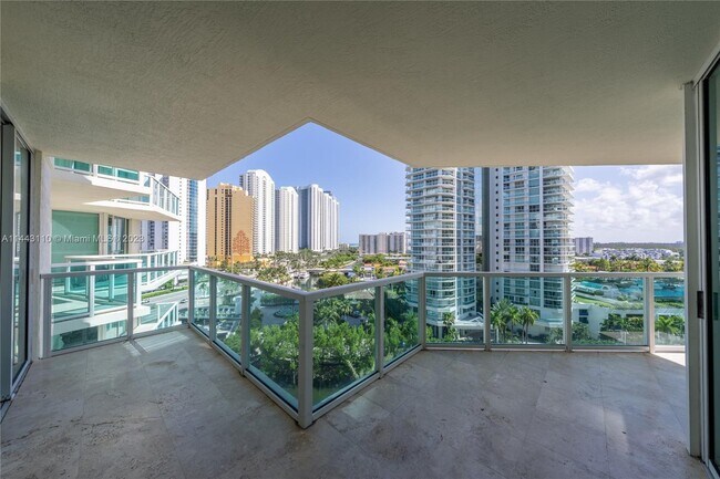 Foto del edificio - 150 Sunny Isles Blvd