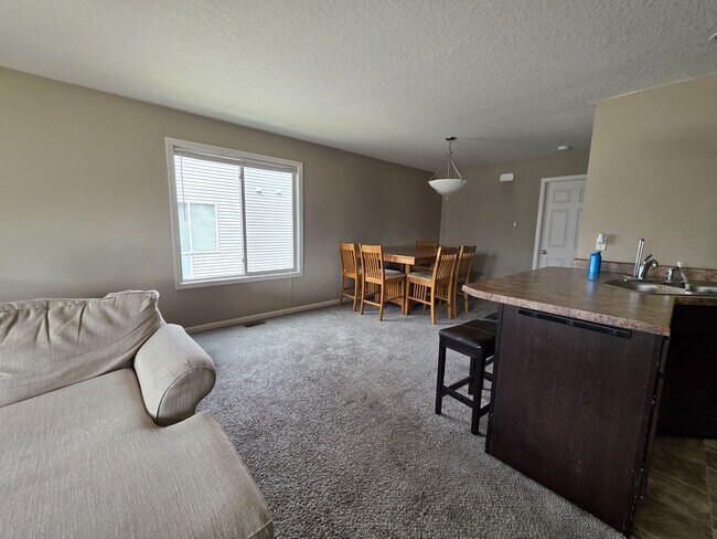 Foto del edificio - 3901 Marigold Dr