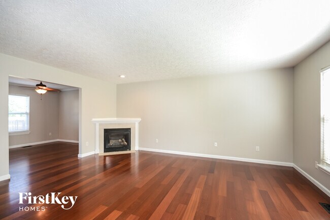 Foto del edificio - 3384 Whispering Trees Dr