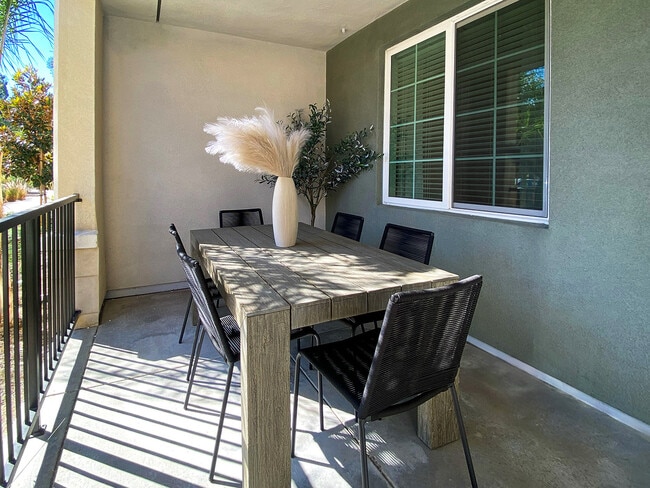 Building Photo - Rendezvous