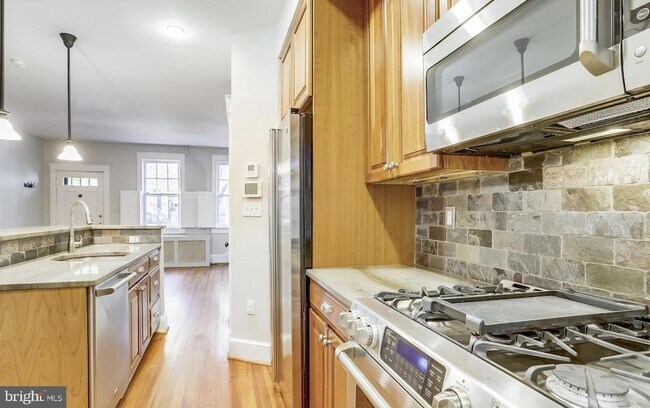 Foto del edificio - 2031 37th St NW
