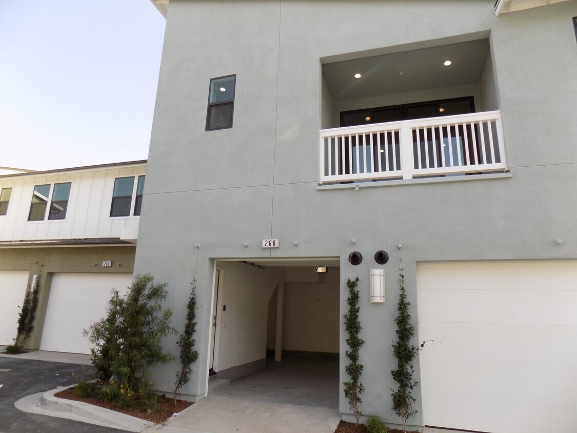 Foto principal - Beautiful 1 Bedroom 1 Bath Condo in Ranch ...