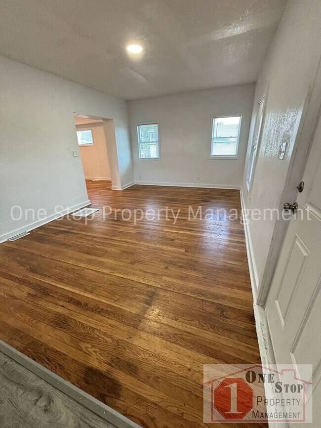Building Photo - Beautiful 4 Bedroom 1 Bathroom Home in Kan...
