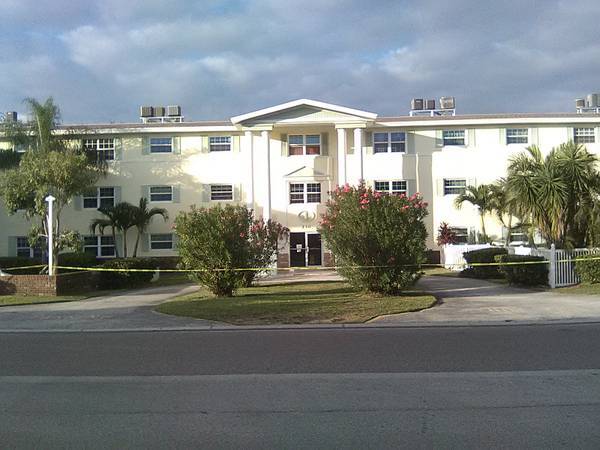Foto del edificio - 230 Columbia Dr