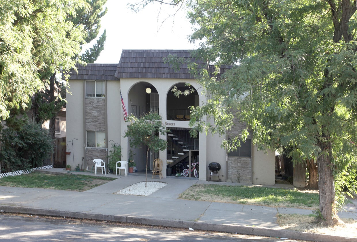 Primary Photo - 526 16th St