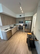 Building Photo - 645 W 76th St