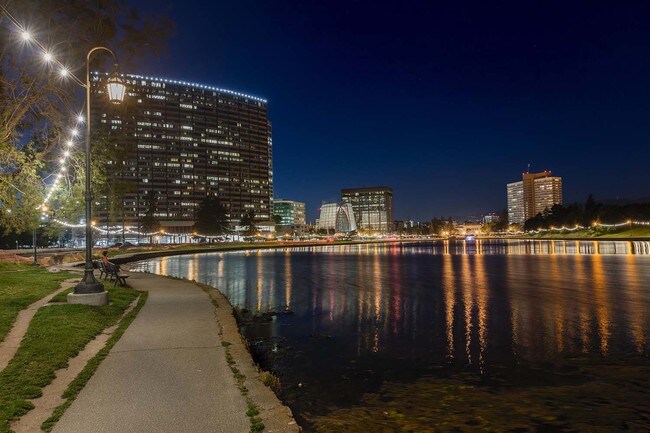 Top Floor Apartment Near Lake Merritt For Rent