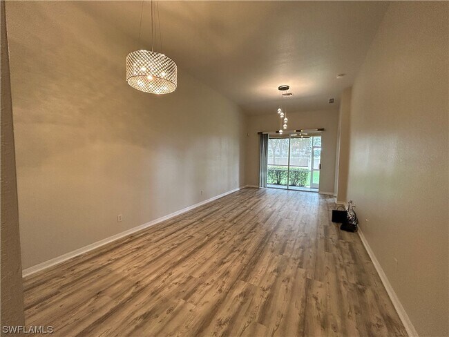 Building Photo - 7870 Lake Sawgrass Loop