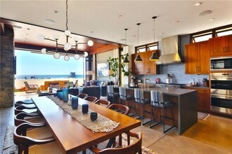 Building Photo - 3124 The Strand