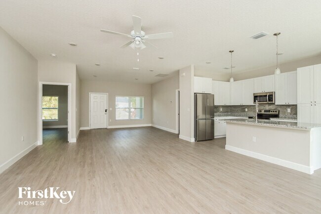 Foto del edificio - 664 Weaver Rd SW