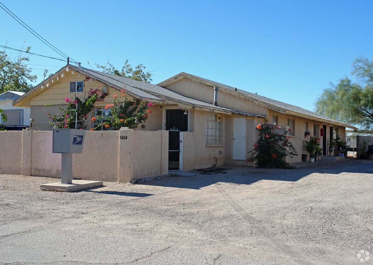 Primary Photo - 5650 S Leslie Ave