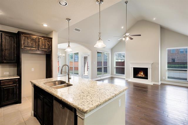 Foto del edificio - 15609 Canyon Ridge