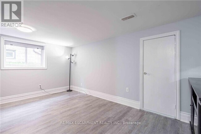 Photo du bâtiment - 73 W 3rd St