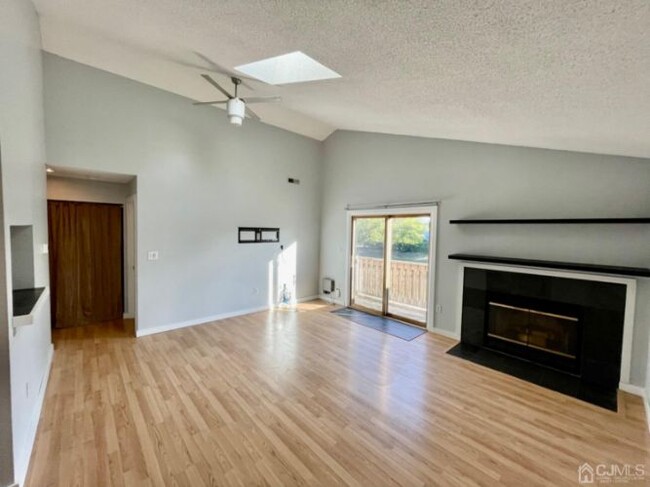 Building Photo - 104 Ravens Crest Dr