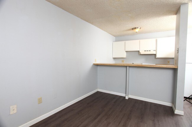 Building Photo - 1212 S Longfellow St