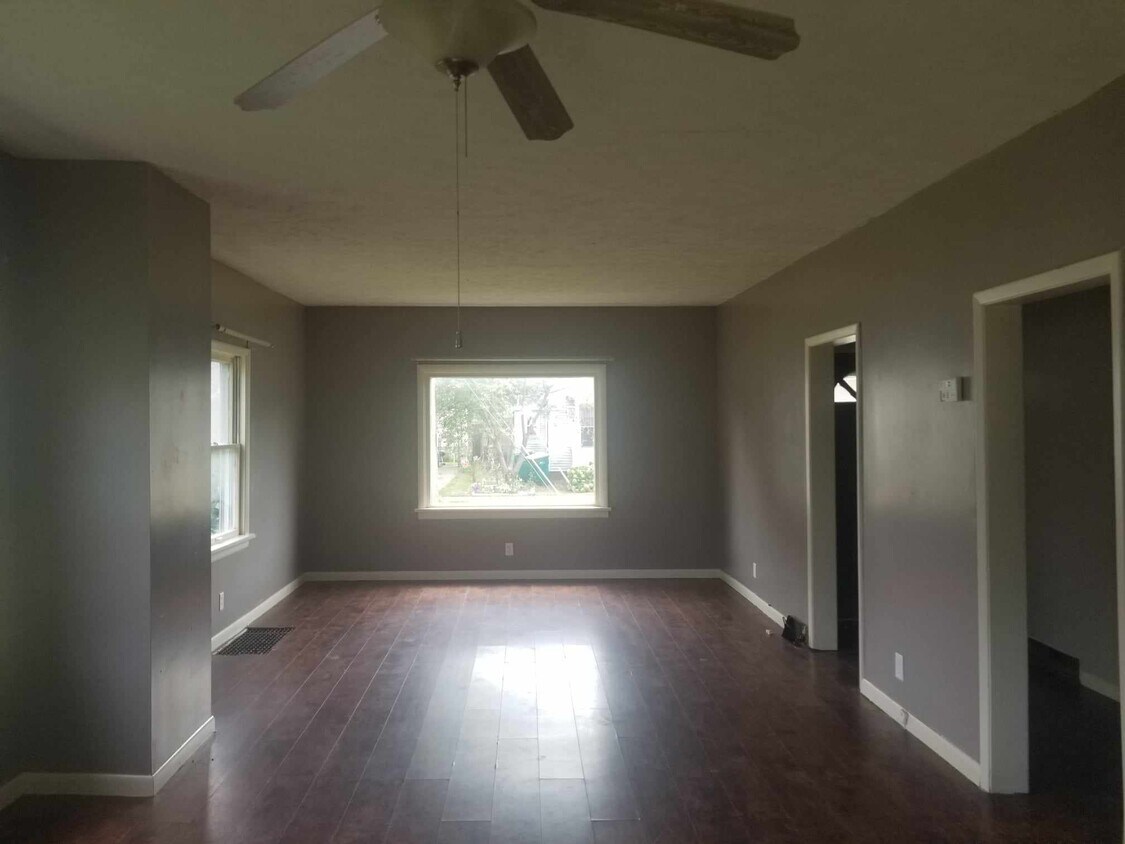 Foto principal - 1102 E Bridge St