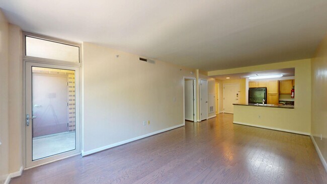 Foto del edificio - 350 G St SW