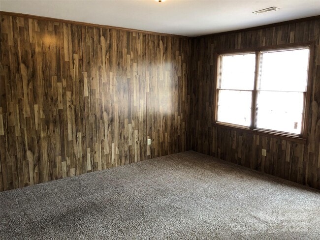 Building Photo - 355 Sunny Hill Dr