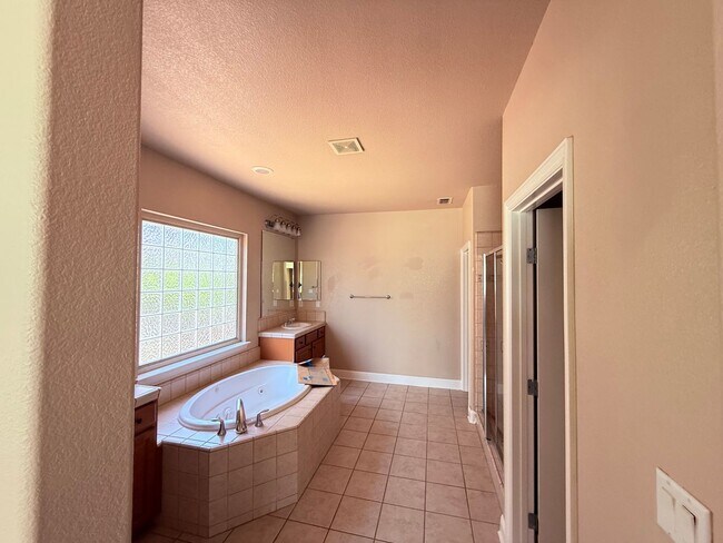 Foto del edificio - 2212 Maloney Dr