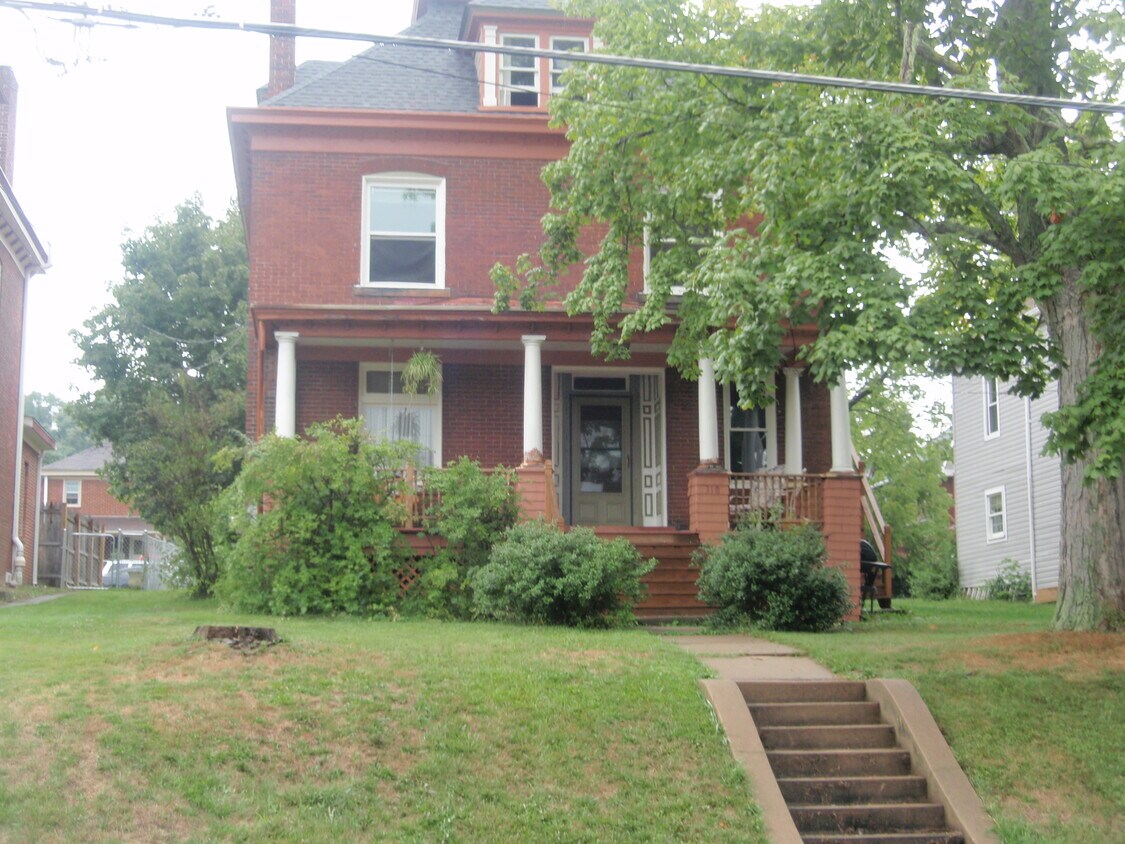 Front of House - 310 W College St