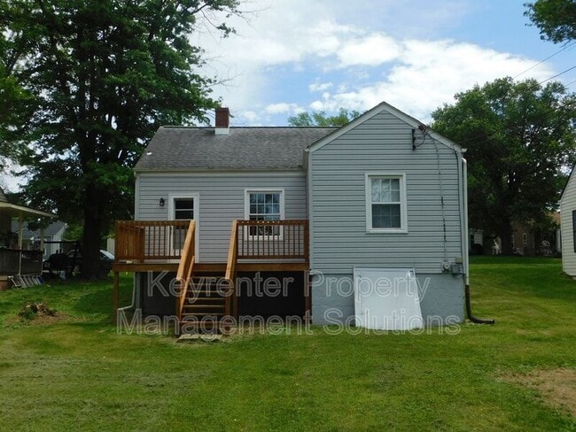Building Photo - 325 James Ave