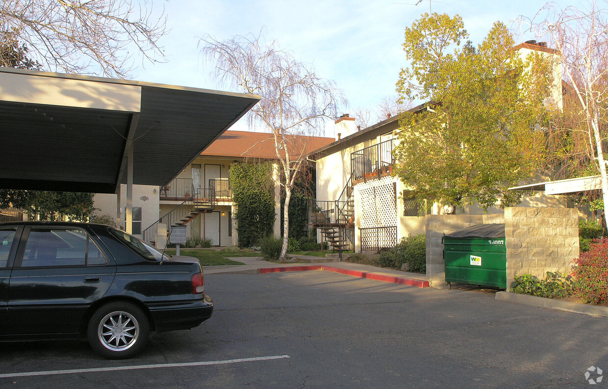 Building Photo - Bal Tierra Apartments