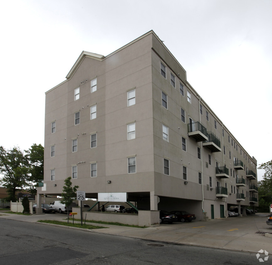 Primary Photo - Queen's Garden Apartments